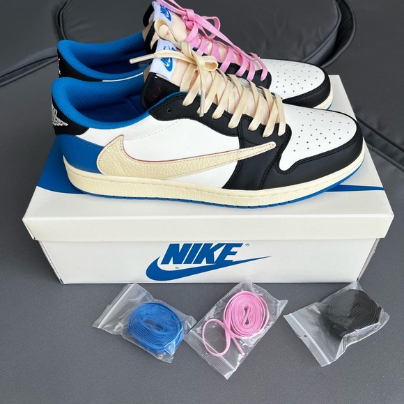 Travis Scott Jordan 1 Fragment Lows - Picture 2 of 11